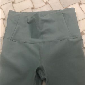 Lululemon Zoned In HR Raw 27” Blue Cast Size 4 NWT